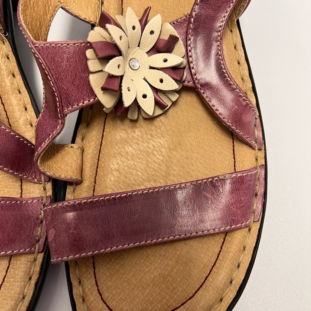Women's Leather Sandals with Floral Accent
